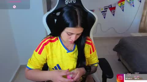 V  I C  T O R I A  online show from 07/07/26, 08:02