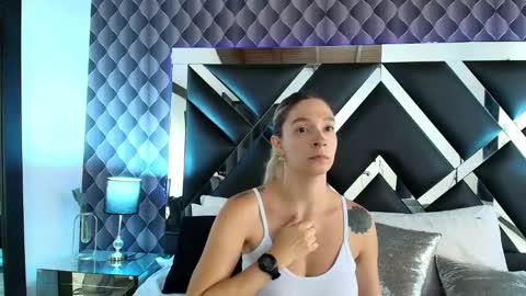 victtoria lee online show from 02/17/25, 11:09