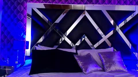 victtoria lee online show from 10/14/25, 09:26