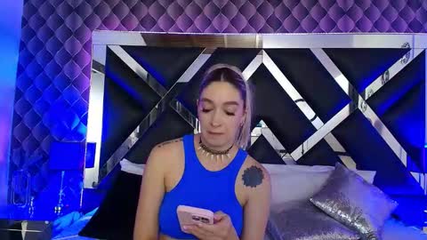 victtoria lee online show from 11/25/25, 07:25