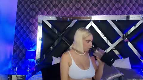 victtoria lee online show from 07/23/26, 09:13