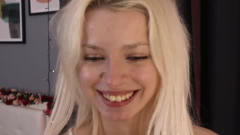 Snapshot of vienna_gones chatting on 05/24/26, 11:26 Eva online show from 05/24/26, 11:26