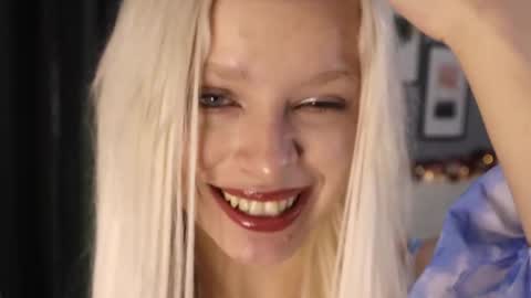 Snapshot of vienna_gones chatting on 05/29/26, 03:10 Eva online show from 05/29/26, 03:10