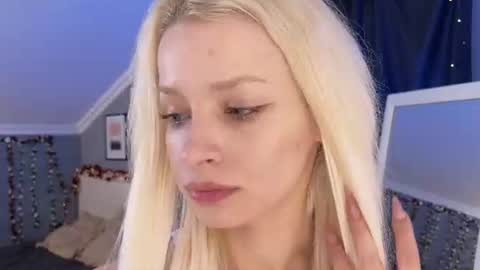 Snapshot of vienna_gones chatting on 06/12/26, 10:58 Eva online show from 06/12/26, 10:58