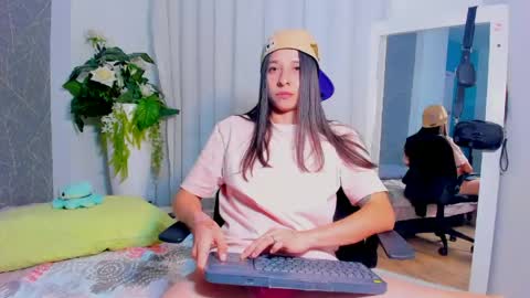 Snapshot of viictoriiasaenz chatting on 04/24/26, 04:59 viictoriiasaenz online show from 04/24/26, 04:59