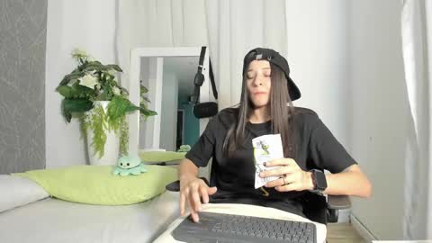 Snapshot of viictoriiasaenz chatting on 04/27/26, 03:59 viictoriiasaenz online show from 04/27/26, 03:59