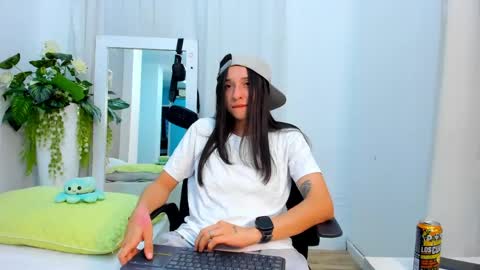 Snapshot of viictoriiasaenz chatting on 04/29/26, 05:33 viictoriiasaenz online show from 04/29/26, 05:33