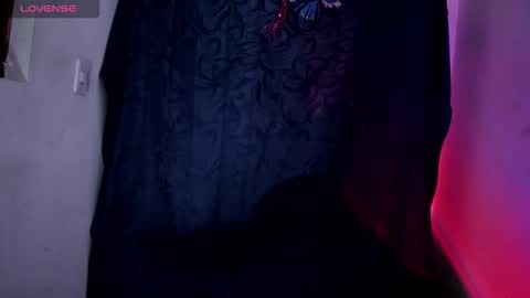 Snapshot of viioleett_cum chatting on 11/18/25, 04:44 viioleett_cum online show from 11/18/25, 04:44