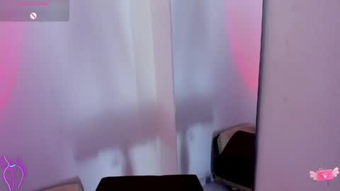 Snapshot of viioleett_cum chatting on 05/19/26, 01:39 viioleett_cum online show from 05/19/26, 01:39