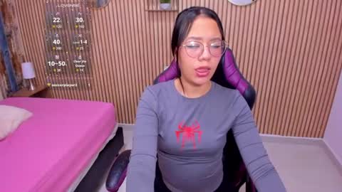 Violet online show from 06/12/26, 09:03