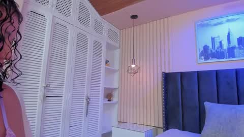 Snapshot of viiolett_lee chatting on 09/18/25, 08:11 Viiolett online show from 09/18/25, 08:11