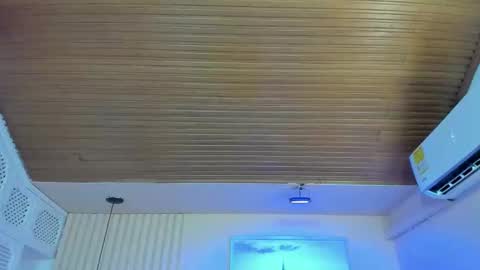 Snapshot of viiolett_lee chatting on 10/02/25, 07:43 Viiolett online show from 10/02/25, 07:43