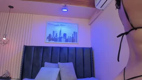 Snapshot of viiolett_lee chatting on 10/09/25, 08:07 Viiolett online show from 10/09/25, 08:07