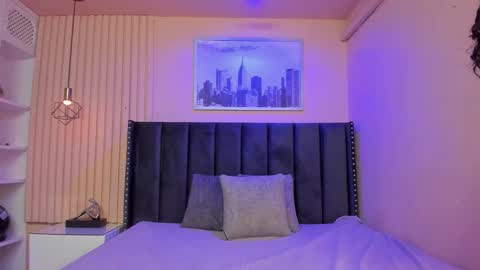 Snapshot of viiolett_lee chatting on 10/18/25, 09:15 Viiolett online show from 10/18/25, 09:15