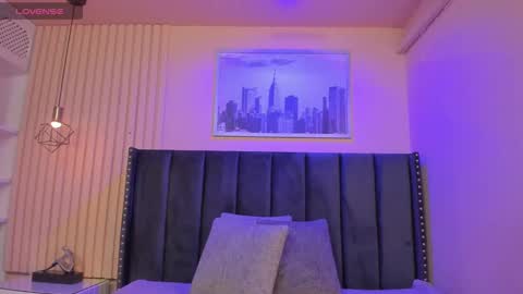 Snapshot of viiolett_lee chatting on 10/22/25, 09:47 Viiolett online show from 10/22/25, 09:47