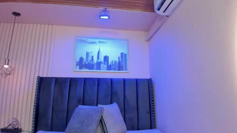 Snapshot of viiolett_lee chatting on 10/23/25, 07:56 Viiolett online show from 10/23/25, 07:56