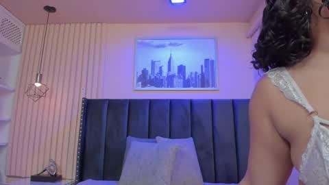 Snapshot of viiolett_lee chatting on 10/25/25, 08:36 Viiolett online show from 10/25/25, 08:36