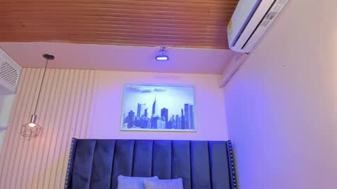 Snapshot of viiolett_lee chatting on 10/31/25, 02:40 Viiolett online show from 10/31/25, 02:40