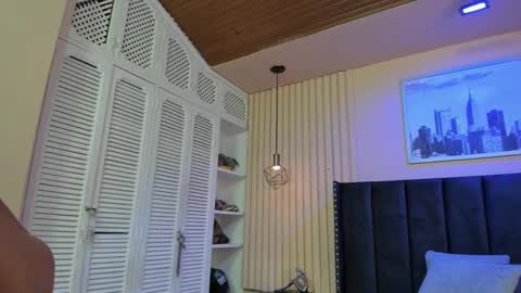 Snapshot of viiolett_lee chatting on 11/19/25, 09:26 Viiolett online show from 11/19/25, 09:26