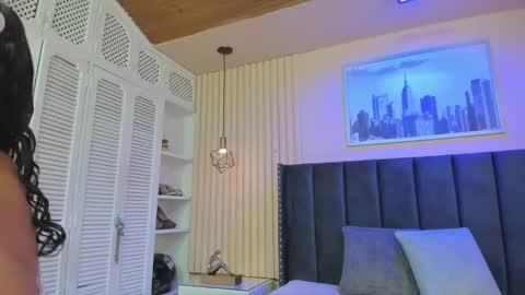 Snapshot of viiolett_lee chatting on 11/22/25, 09:25 Viiolett online show from 11/22/25, 09:25