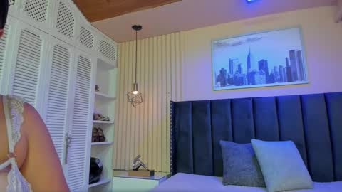 Snapshot of viiolett_lee chatting on 11/28/25, 08:11 Viiolett online show from 11/28/25, 08:11