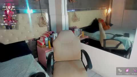 Snapshot of viiolettlopez chatting on 09/26/25, 12:53 Violet online show from 09/26/25, 12:53