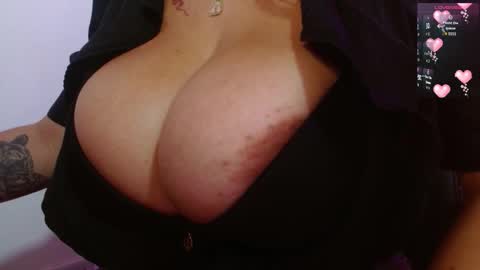 Snapshot of viiolleta chatting on 03/26/26, 01:06 viioleta online show from 03/26/26, 01:06