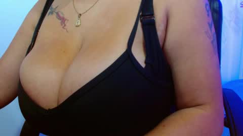 Snapshot of viiolleta chatting on 04/14/26, 12:22 viioleta online show from 04/14/26, 12:22