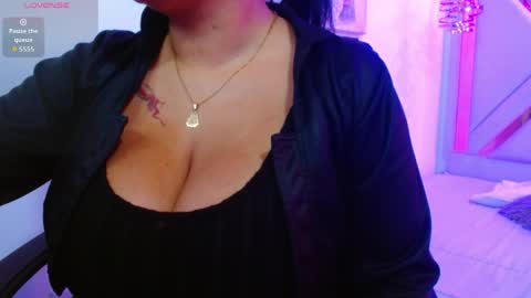 Snapshot of viiolleta chatting on 05/30/26, 12:35 viioleta online show from 05/30/26, 12:35