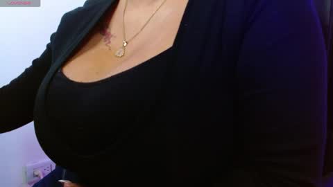 Snapshot of viiolleta chatting on 06/06/26, 12:32 viioleta online show from 06/06/26, 12:32