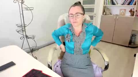Snapshot of vika7333 chatting on 11/11/25, 01:00 Ukrainian-woman online show from 11/11/25, 01:00