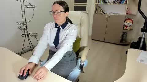 Snapshot of vika7333 chatting on 11/20/25, 07:19 Ukrainian-woman online show from 11/20/25, 07:19