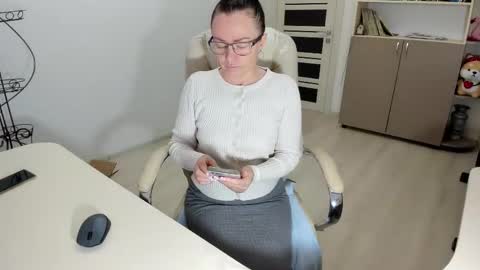 Snapshot of vika7333 chatting on 11/21/25, 06:12 Ukrainian-woman online show from 11/21/25, 06:12
