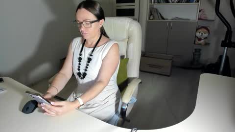 Snapshot of vika7333 chatting on 11/23/25, 06:02 Ukrainian-woman online show from 11/23/25, 06:02