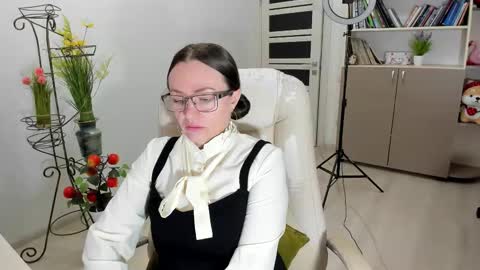 Snapshot of vika7333 chatting on 11/28/25, 07:00 Ukrainian-woman online show from 11/28/25, 07:00