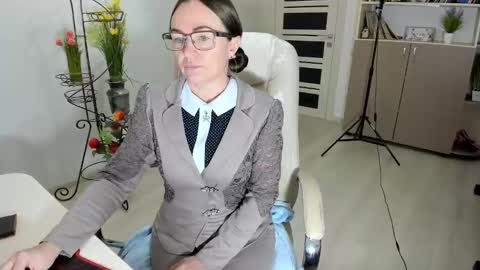 Snapshot of vika7333 chatting on 12/21/25, 06:20 Ukrainian-woman online show from 12/21/25, 06:20