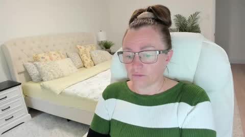 Snapshot of vika7333 chatting on 06/10/26, 11:42 Ukrainian-woman online show from 06/10/26, 11:42