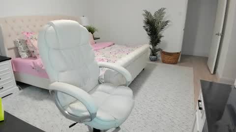 Ukrainian-woman online show from 07/08/26, 11:26