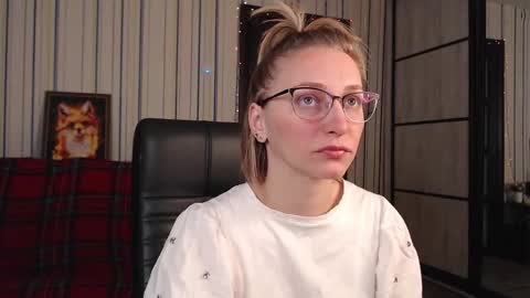 Snapshot of vikaericka chatting on 01/09/26, 01:25 Vika online show from 01/09/26, 01:25