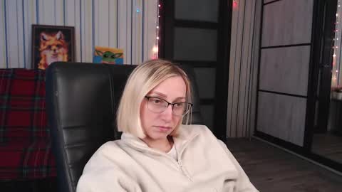 Snapshot of vikaericka chatting on 01/16/26, 01:53 Vika online show from 01/16/26, 01:53