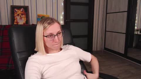Snapshot of vikaericka chatting on 02/18/26, 03:52 Vika online show from 02/18/26, 03:52
