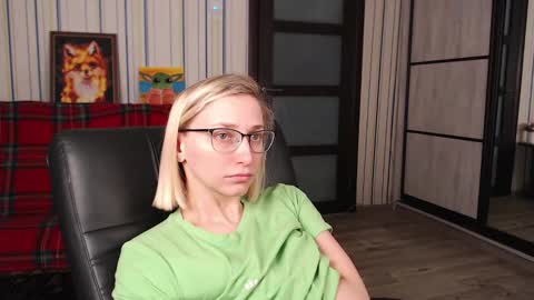 Snapshot of vikaericka chatting on 03/15/26, 02:45 Vika online show from 03/15/26, 02:45