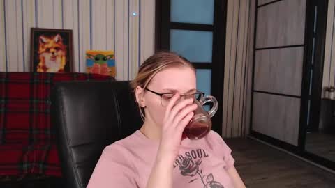 Snapshot of vikaericka chatting on 03/18/26, 06:16 Vika online show from 03/18/26, 06:16
