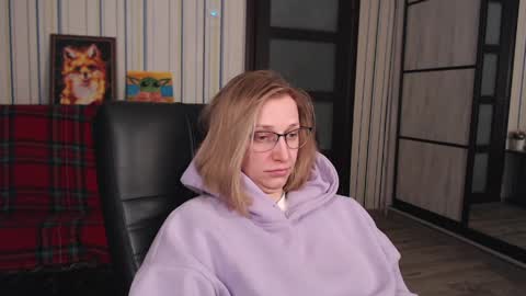 Snapshot of vikaericka chatting on 04/25/26, 08:39 Vika online show from 04/25/26, 08:39