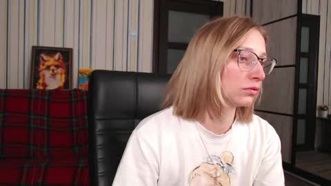 Snapshot of vikaericka chatting on 04/26/26, 07:33 Vika online show from 04/26/26, 07:33