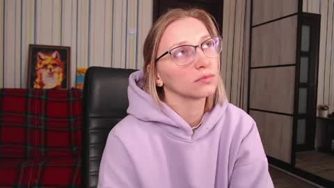 Snapshot of vikaericka chatting on 04/27/26, 05:44 Vika online show from 04/27/26, 05:44