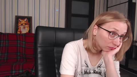 Snapshot of vikaericka chatting on 05/19/26, 01:56 Vika online show from 05/19/26, 01:56