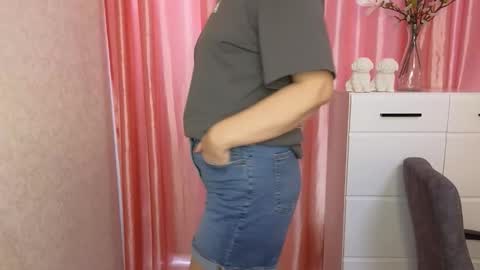 Vika online show from 09/18/25, 09:44