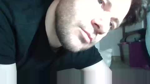 Snapshot of vikbika2 chatting on 01/12/25, 08:36 Tom reunz online show from 01/12/25, 08:36