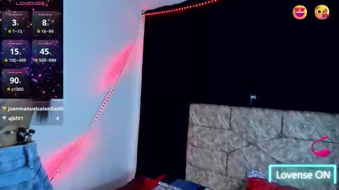 Snapshot of vikgomez chatting on 09/27/25, 03:22 Vikgomez online show from 09/27/25, 03:22